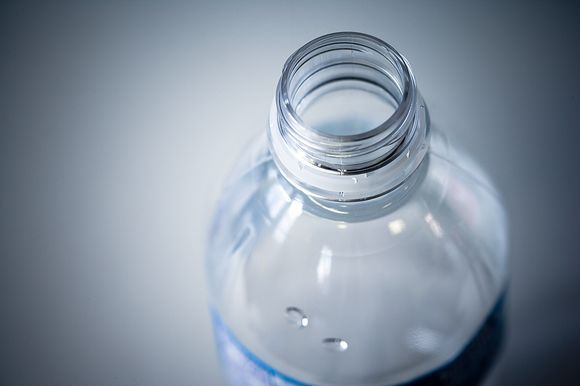 Kodėl plastikinių butelių negalima naudoti pakartotinai?