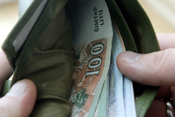 Vyriausybė nutarė didinti minimalią mėnesinę algą