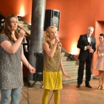 Dešiniau dainuoja dukra Dorotėja