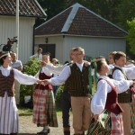 „Baltijos“ šokių kolektyvas tradicinėje Baltijos šalių vienybės dienos šventėje