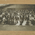 Mokytojų kursai Voroneže 1917 m. 1-oje eilėje aštunta iš kairės – Julija Jablonskytė; 2-oje eilėje iš kairės: Juozas Damijonaitis, J. Petrauskaitė, Marija Mašiotaitė, Martynas Yčas, Jonas Yčas, Sofija Kymantaitė-Čiurlionienė, Jonas Jablonskis, Pranas Mašiotas, [?], Jonas Šliūpas, Kazimieras Būga, kunigas J. Jasinskis, Marcelinas Šikšnys, Kajetonas Sklėrius, Jonas Murka, J. Vitkauskas; 3-oje eilėje antras iš dešinės – Povilas Karazija; 5-oje eilėje tryliktas iš kairės – Jonas Mašiotas