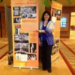 Parodą apžiūri šventės dalyviai, svečiai.