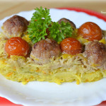 Bulvių apkepėlė su mėsos kukuliais