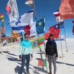 Palikome Lietuvos vėliavą pasaulio vėliavų saloje Druskos dykumoje (Bolivija)