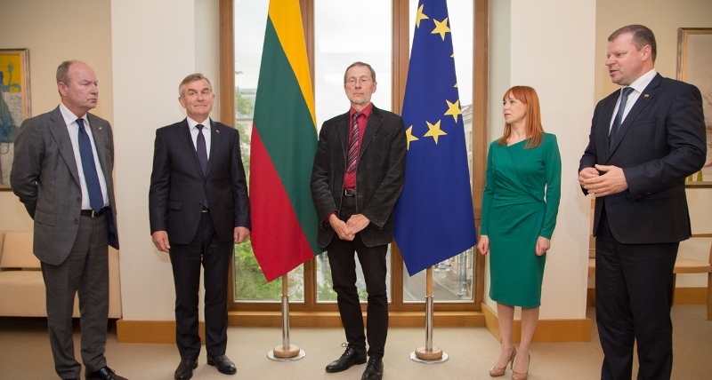 Profesoriui L. Mažyliui įteikta pirmoji Lietuvos pažangos premija