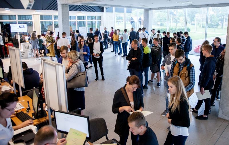 Papildyti KTU studentų gretas šiais metais pakviesta daugiau šimtukininkų