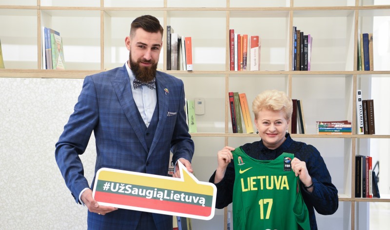 Jonas Valančiūnas tapo naujuoju kampanijos „Už saugią Lietuvą“ ambasadoriumi