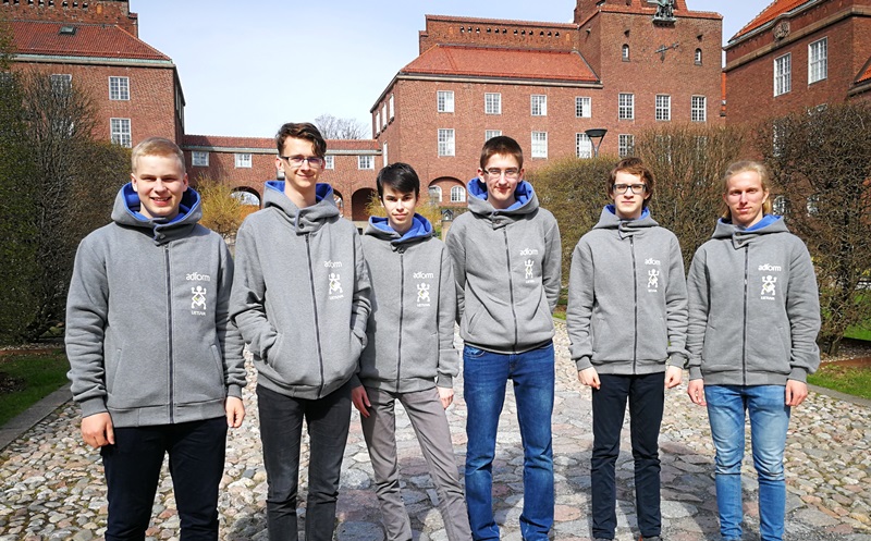 Iš tarptautinės informatikos olimpiados – su 4 medaliais
