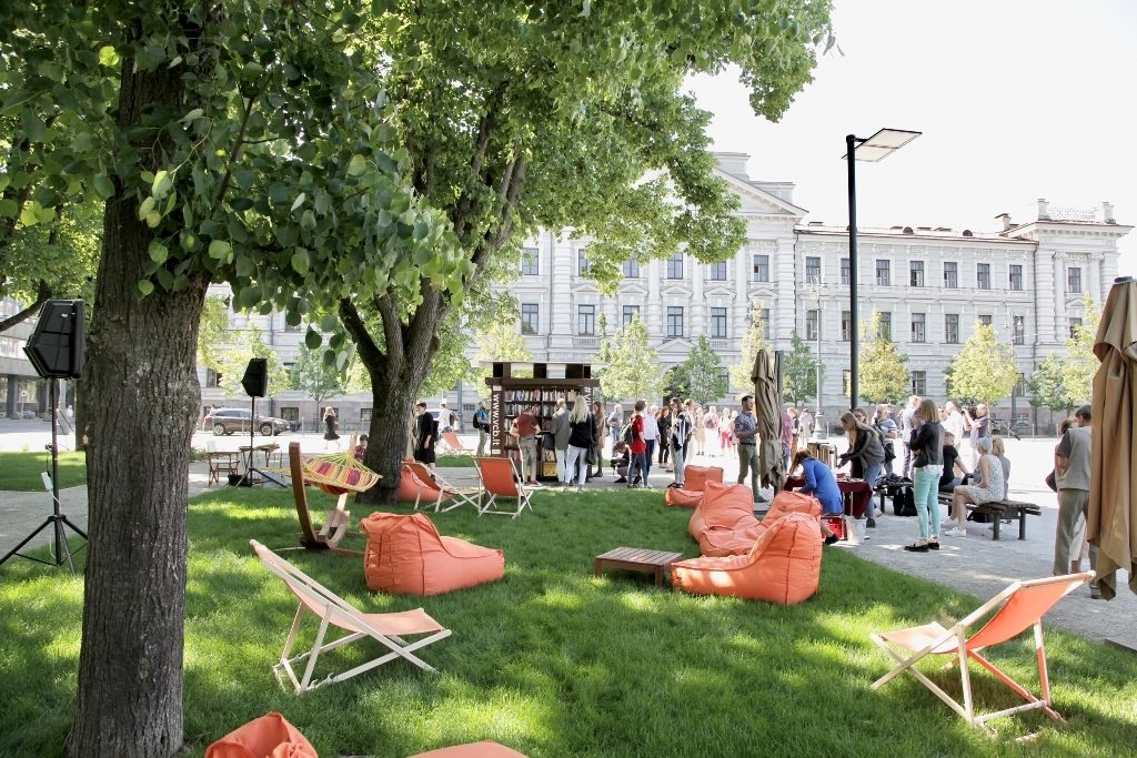 Vilniuje atidaryta unikali skaitykla po atviru dangumi