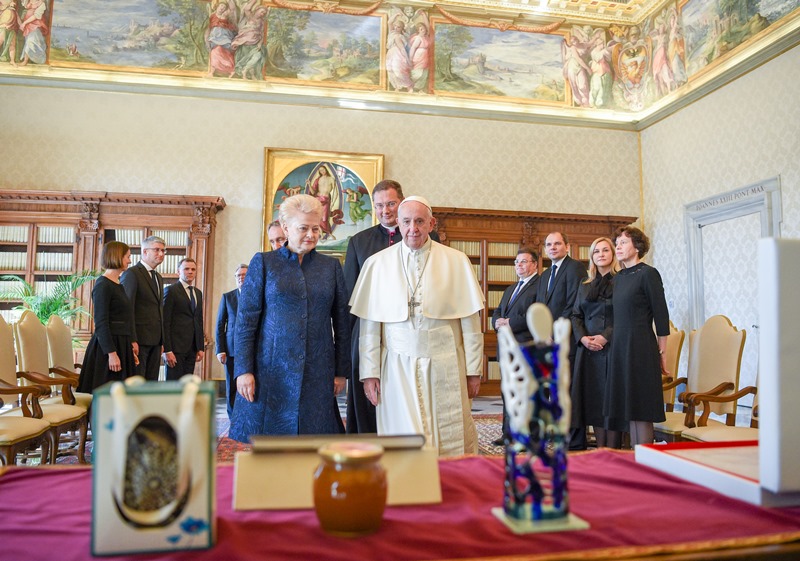 Prezidentė perdavė Popiežiui Lietuvos žmonių padėką