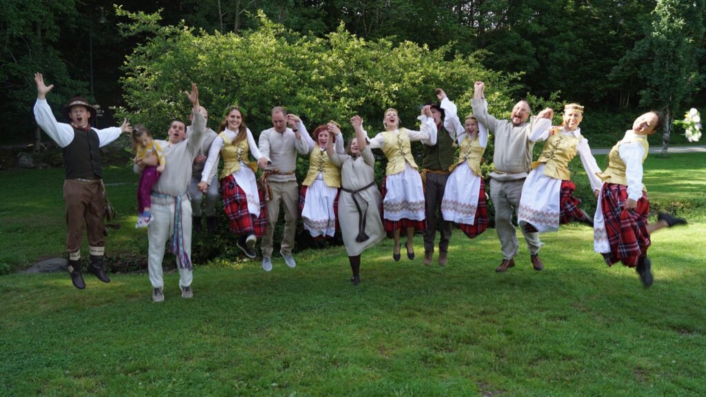 Norvegijos lietuviai nepamiršta tradicijų: surengė gražią Rasos šventę