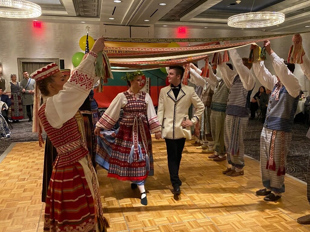 Tautinių šokių grupė iš Toronto „Gintaras“