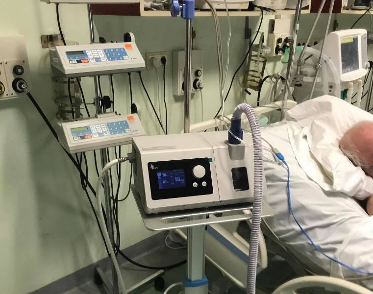 Lietuvis Vilniaus ligoninei padovanojo sergančiųjų COVID-19 gyvybes gelbstinčios medicinos įrangos