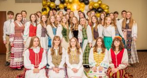 Maironio lituanistinėje mokykloje Lemonte išlydėta 53-ioji abiturientų laida