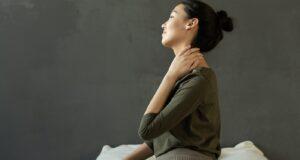Kai nuo streso skauda kaklą: mankšta, kuri numalšins skausmus