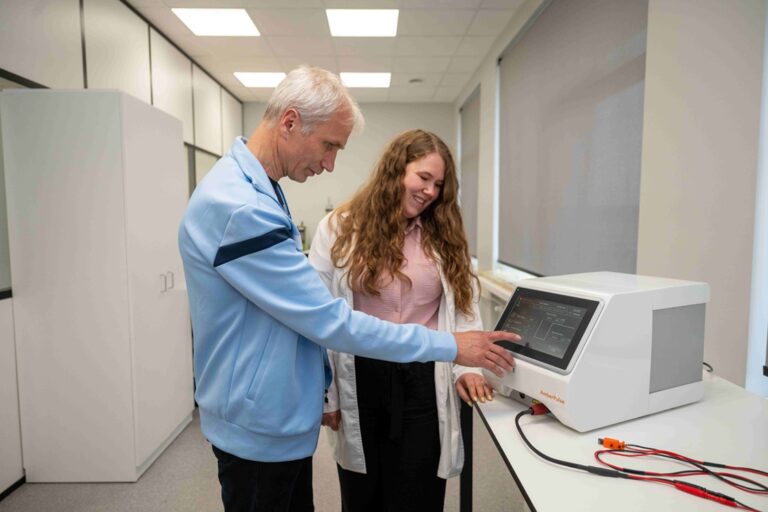 VDU mokslininkų kuriamas verslas: bemiegės naktys, begalė prototipų ir mediciną keičianti inovacija