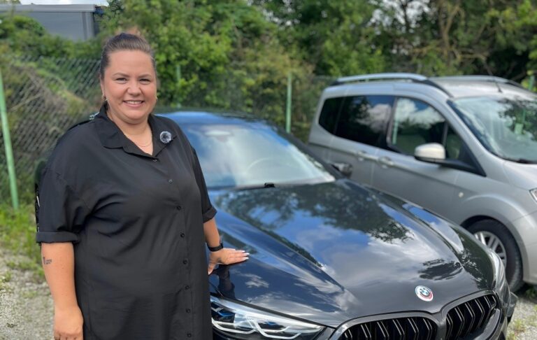 Milijoninio verslo savininkė Raimonda pataria: kaip išsirinkti automobilį, kad neliktumėte su suskilusia gelda