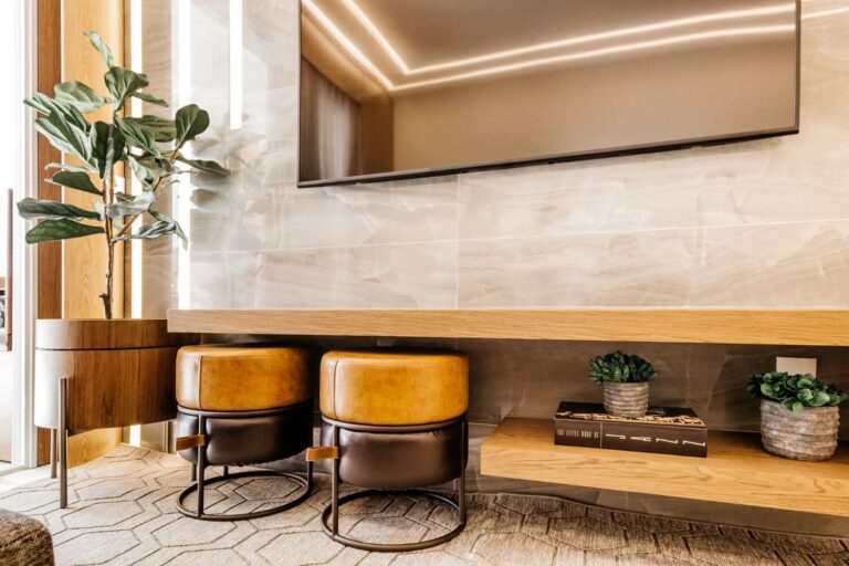 Modernus namų interjeras, kuris pasensta per 2 metus