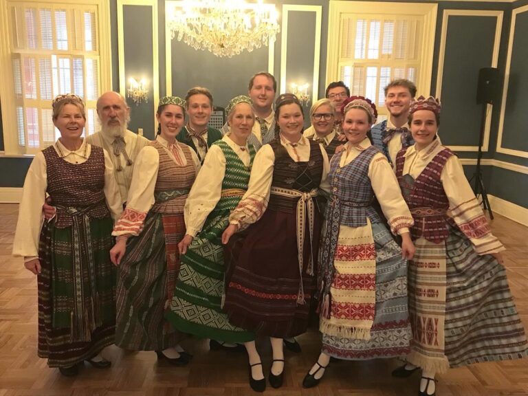 Tautinių šokių grupė „Žaibas” Čikagoje