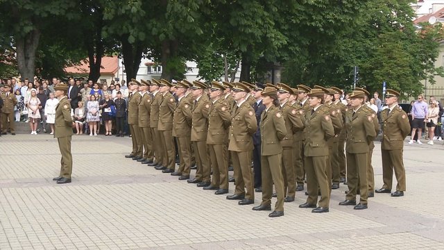 Studijos, po kurių nereikia ieškoti darbo: kuo jaunimą traukia Lietuvos karo akademija