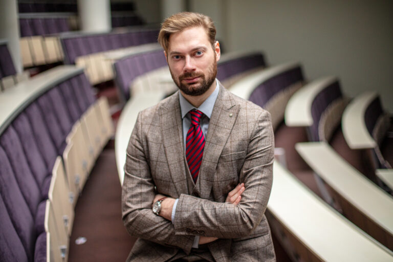 Kaip reaguoti į oro pavojaus perspėjimus: MRU psichologas pabrėžia pasirengimo svarbą